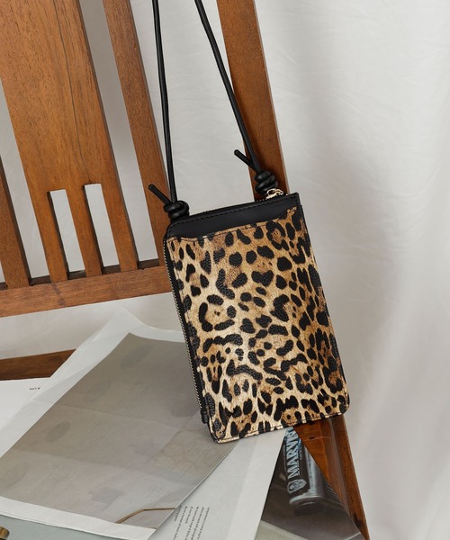 COLONY 2139（コロニートゥーワンスリーナイン）の「【新色追加】スマホお財布ミニショルダーバッグ（ショルダーバッグ・レディース・ブラック/ブラック系その他/グレー/ダークブラウン/レンガ/レオパード/ブラウン系その他/ピンク/ベージュ/ライム/グレー系その他/ブルー/ホワイト/グリーン/ブラック系その他3・FREE）」の15枚目の写真