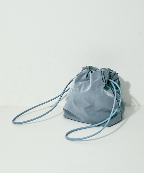 ADAM ET ROPE'（アダムエロペ）の「マシュマロ巾着バッグ（ショルダーバッグ・レディース・ブラウン系その他2/イエロー/ブルー系その他4・FREE）」の1枚目の写真