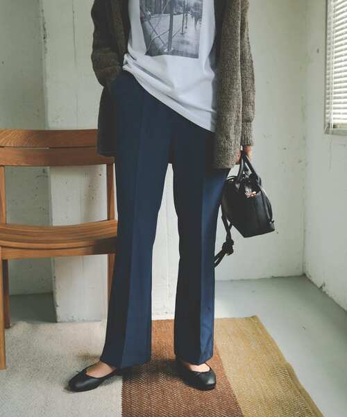 URBAN RESEARCH DOORS(アーバンリサーチドアーズ)の「ライトダブルクロスフレアイージーパンツ(その他パンツ・レディース・ブラック/ブルー・36/38)」の6枚目の写真