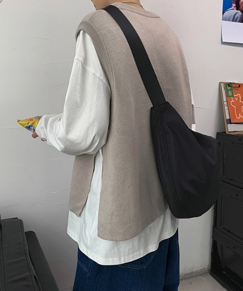 KOR（ケーオーアール）の「サイドオープン ラウンドネックニットベスト（ベスト・メンズ・ベージュ/ネイビー/ブラック・XL/2XL/L/M）」の9枚目の写真