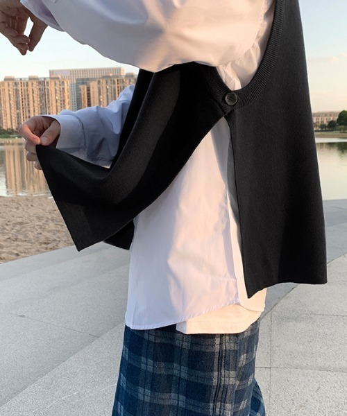 KOR（ケーオーアール）の「サイドオープン ラウンドネックニットベスト（ベスト・メンズ・ベージュ/ネイビー/ブラック・XL/2XL/L/M）」の10枚目の写真