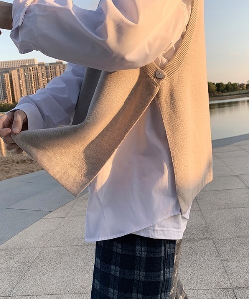 KOR（ケーオーアール）の「サイドオープン ラウンドネックニットベスト（ベスト・メンズ・ベージュ/ネイビー/ブラック・XL/2XL/L/M）」の14枚目の写真