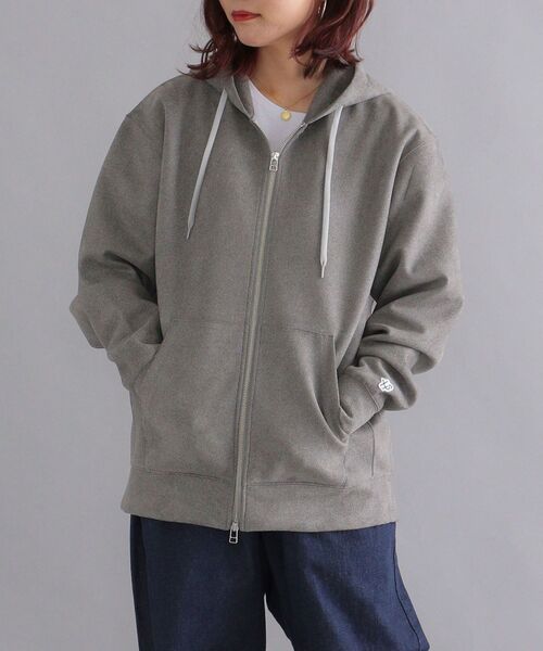 SHIPS（シップス）の「【WEB限定】SHIPS: ワンポイント ロゴ ワッペン フェイクスエード ジップ パーカー（パーカー・メンズ・ライトブルー/ベージュ/グレー・SMALL/MEDIUM/LARGE/X-LARGE）」の2枚目の写真