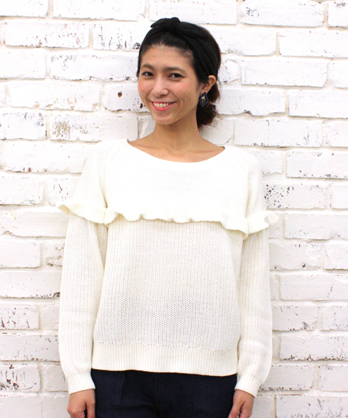 mystic（ミスティック）の「切替フリルニットプルオーバー（ニット/セーター・レディース・グレー/オフホワイト/ブラック/キャメル・ﾌﾘ-）」の2枚目の写真