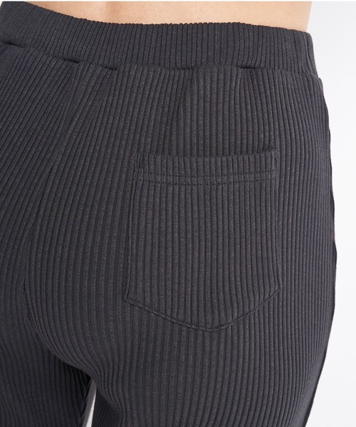 ROXY(ロキシー)の「JOYFUL/ロキシーリブフレアパンツ(その他パンツ・レディース・ブラック/ベージュ・SMALL/MEDIUM/LARGE)」の5枚目の写真