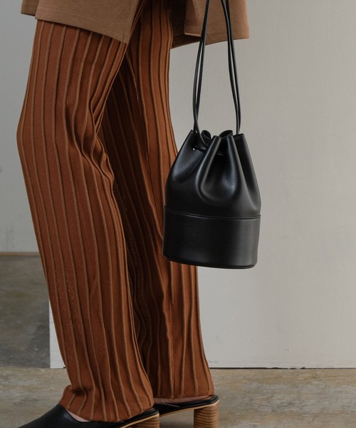 Amiur（エミレ）の「compact leather purse（ショルダーバッグ・レディース・ブラック/アイボリー/ベージュ系・FREE）」の10枚目の写真