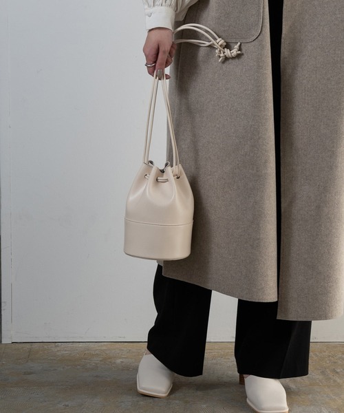 Amiur（エミレ）の「compact leather purse（ショルダーバッグ・レディース・ブラック/アイボリー/ベージュ系・FREE）」の5枚目の写真