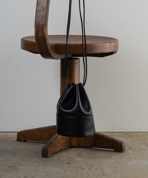 Amiur（エミレ）の「compact leather purse（ショルダーバッグ・レディース・ブラック/アイボリー/ベージュ系・FREE）」の11枚目の写真