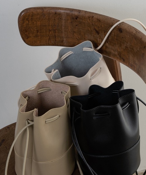 Amiur（エミレ）の「compact leather purse（ショルダーバッグ・レディース・ブラック/アイボリー/ベージュ系・FREE）」の13枚目の写真