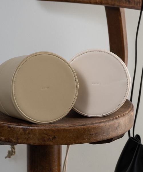 Amiur（エミレ）の「compact leather purse（ショルダーバッグ・レディース・ブラック/アイボリー/ベージュ系・FREE）」の14枚目の写真