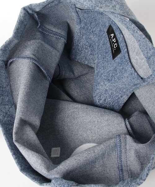 A.P.C.(アーペーセー)の「A.P.C. Lou TOTE BAG アー・ペー・セー ルー トートバッグ(トートバッグ・レディース・ライトインディゴブルー・FREE)」の11枚目の写真