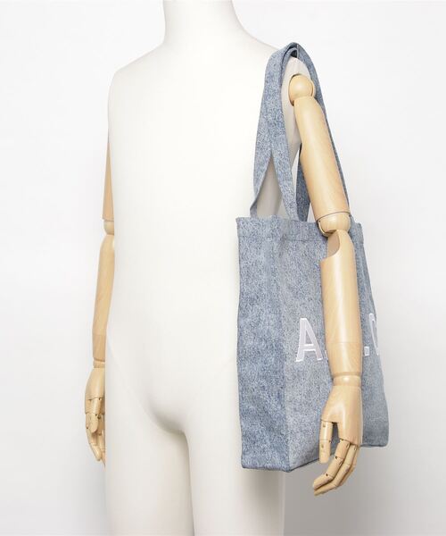 A.P.C.(アーペーセー)の「A.P.C. Lou TOTE BAG アー・ペー・セー ルー トートバッグ(トートバッグ・レディース・ライトインディゴブルー・FREE)」の12枚目の写真