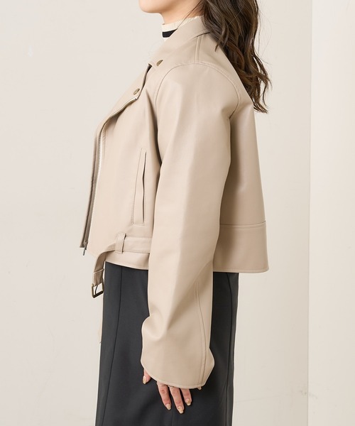 Chico(チコ)の「ショート丈デザインライダースジャケット(ライダースジャケット・レディース・ブラック/ライトベージュ・FREE)」の22枚目の写真