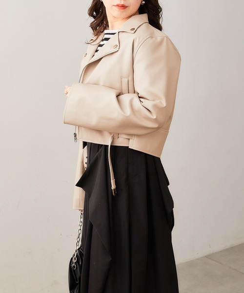 Chico(チコ)の「ショート丈デザインライダースジャケット(ライダースジャケット・レディース・ブラック/ライトベージュ・FREE)」の19枚目の写真