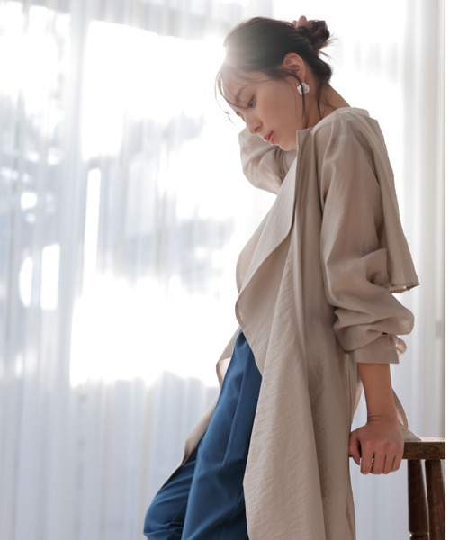 anuans（アニュアンス）の「ドレープカラーシアーコート（トレンチ