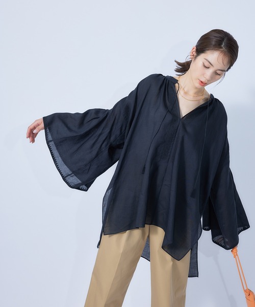 ROPE'（ロペ）の「【秋にも使える】ラミー刺繍カフタンチュニックブラウス（シャツ/ブラウス・レディース・ホワイト/ブラック・38）」の2枚目の写真