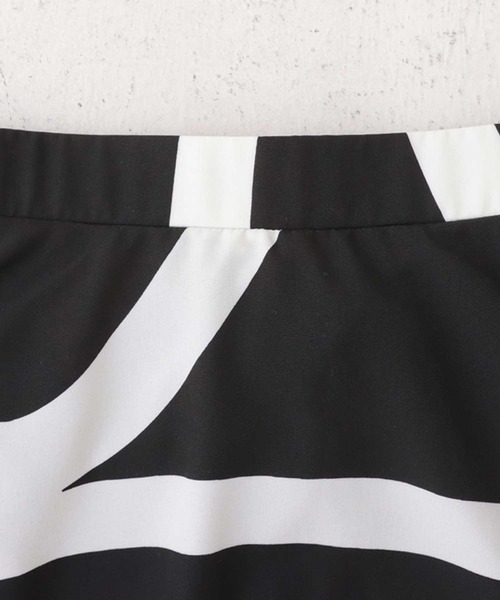 antiqua(アンティカ)の「アート柄フレアスカート(スカート・レディース・ブラック・FREE)」の16枚目の写真