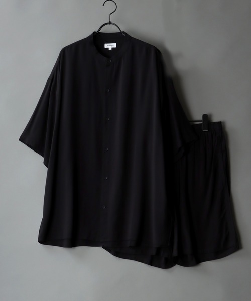 SITRY（シトリー）の「レーヨンバンドカラー シャツ＆ハーフパンツ セットアップ（ルームウェア/パジャマ・メンズ・ブラック/ベージュ/ネイビー/グレー/ブラック系その他/グレー系その他/ブルー系その他・M/L）」の2枚目の写真