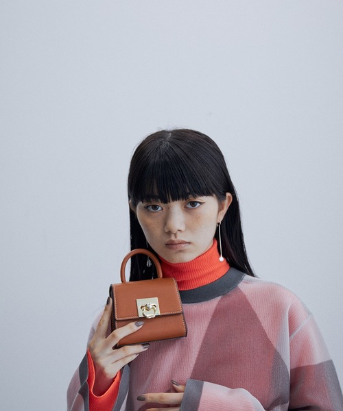 ADAM ET ROPE'(アダムエロペ)の「【2WAY】アクセサリーチェーンMINIバッグ(ショルダーバッグ・レディース・ブラック/オレンジ/キャメル・FREE)」の17枚目の写真