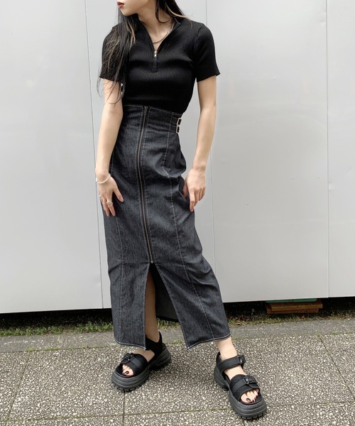 LVEU.（ラブユ.）の「Half zip cropped rib tops / ハーフジップクロップドリブトップス（ニット/セーター・レディース・ブラック・FREE）」の2枚目の写真