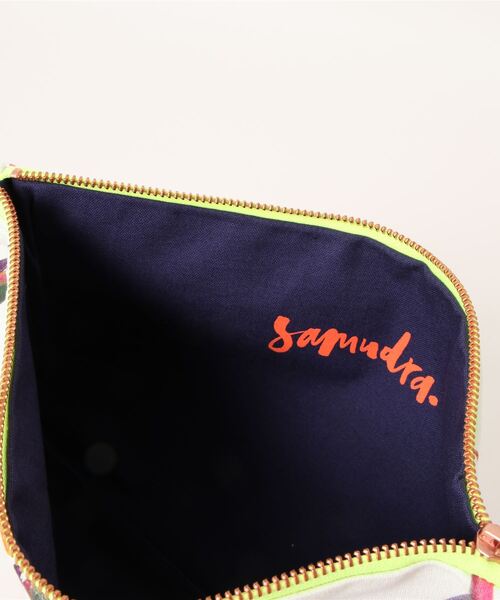 Samudra（サムドラ）の「《SAMUDRA(サムドラ)》ﾊﾞｯｸﾞ ﾚﾃﾞｨｰｽ ｸﾗｯﾁﾊﾞｯｸﾞ ﾎﾟｰﾁ ｺｯ（クラッチバッグ・レディース・ホワイト×グレー・FREE）」の4枚目の写真