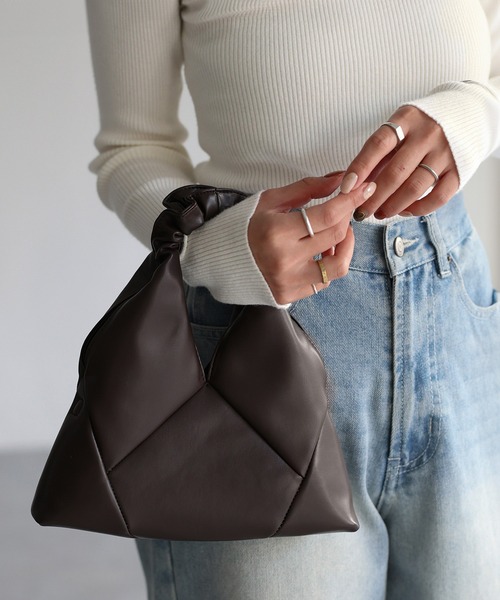 Riberry（リベリー）の「トライアングルミニバッグ（ショルダーバッグ・レディース・ホワイト/ブラック/シルバー/オフホワイト/ダークブラウン/アンティークゴールド・FREE）」の5枚目の写真