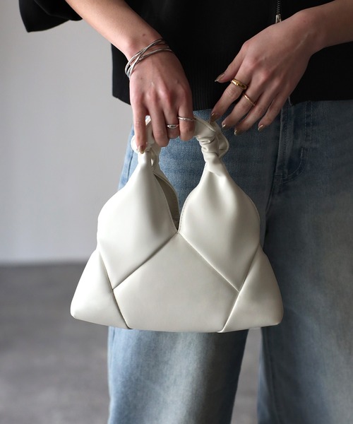 Riberry（リベリー）の「トライアングルミニバッグ（ショルダーバッグ・レディース・ホワイト/ブラック/シルバー/オフホワイト/ダークブラウン/アンティークゴールド・FREE）」の3枚目の写真