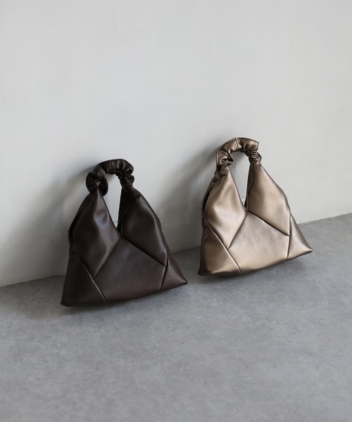 Riberry（リベリー）の「トライアングルミニバッグ（ショルダーバッグ・レディース・ホワイト/ブラック/シルバー/オフホワイト/ダークブラウン/アンティークゴールド・FREE）」の12枚目の写真