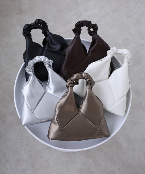 Riberry（リベリー）の「トライアングルミニバッグ（ショルダーバッグ・レディース・ホワイト/ブラック/シルバー/オフホワイト/ダークブラウン/アンティークゴールド・FREE）」の14枚目の写真