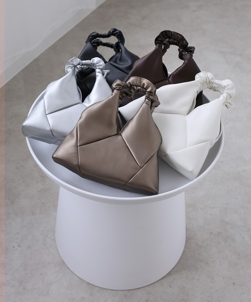 Riberry（リベリー）の「トライアングルミニバッグ（ショルダーバッグ・レディース・ホワイト/ブラック/シルバー/オフホワイト/ダークブラウン/アンティークゴールド・FREE）」の15枚目の写真