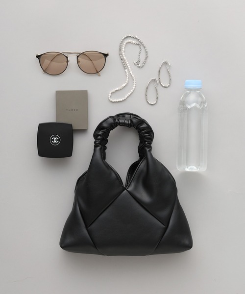 Riberry（リベリー）の「トライアングルミニバッグ（ショルダーバッグ・レディース・ホワイト/ブラック/シルバー/オフホワイト/ダークブラウン/アンティークゴールド・FREE）」の19枚目の写真