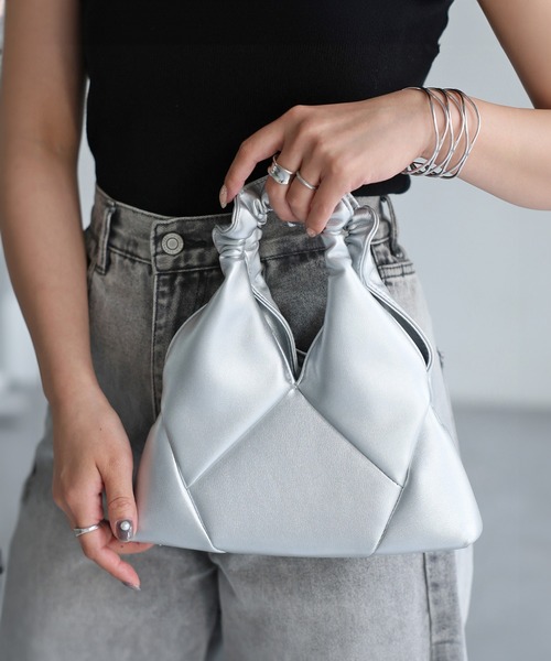 Riberry（リベリー）の「トライアングルミニバッグ（ショルダーバッグ・レディース・ホワイト/ブラック/シルバー/オフホワイト/ダークブラウン/アンティークゴールド・FREE）」の22枚目の写真