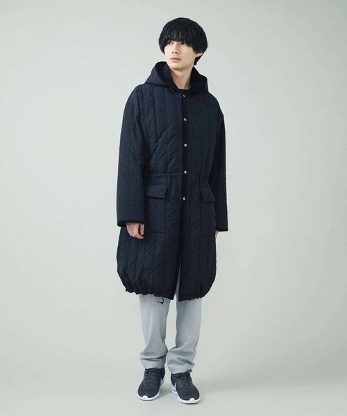 a.v.v（アーヴェヴェ）の「縦キルトワイドシルエットコート（その他アウター・メンズ・アイボリー/ブラック・46/48）」の17枚目の写真