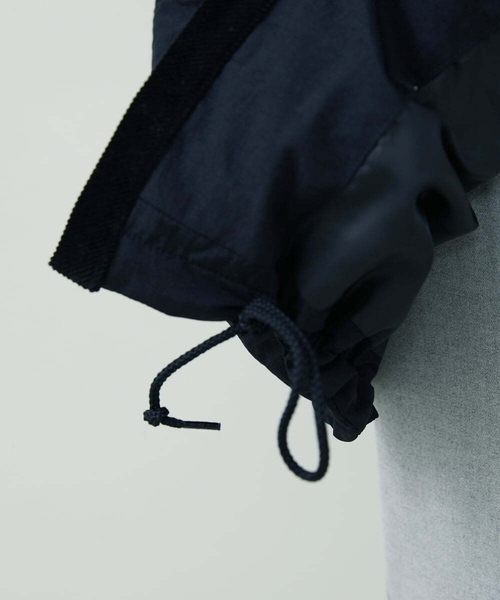 a.v.v（アーヴェヴェ）の「縦キルトワイドシルエットコート（その他アウター・メンズ・アイボリー/ブラック・46/48）」の7枚目の写真