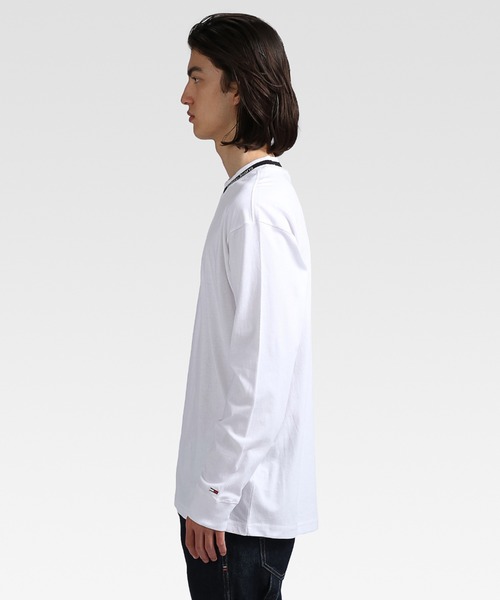 tommy jeans（トミー ジーンズ）の「【オンライン限定】ネックロゴロングスリーブTシャツ（Tシャツ/カットソー・メンズ・ホワイト/ブラック・LARGE/MEDIUM/SMALL/X-LARGE）」の4枚目の写真