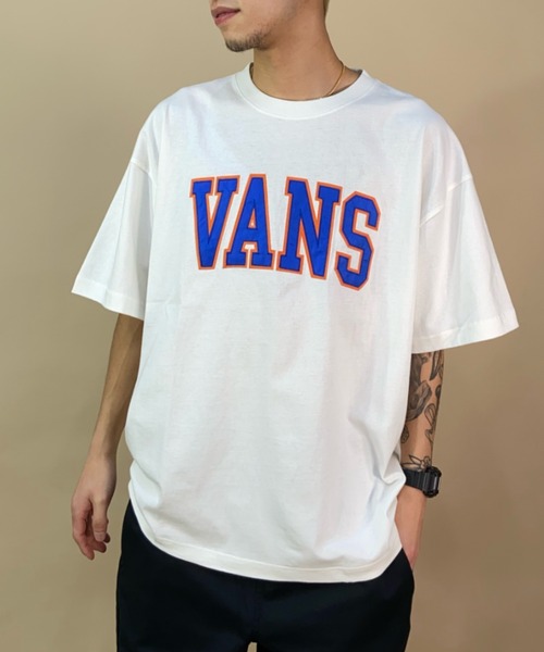 VANS（バンズ）の「【ムラサキスポーツ別注】VANS/バンズ カレッジロゴT ロゴプリント/ルーズシルエット アメカジ風 クルーネックTシャツ/M VANS Logo Big TEE/123R1010623（Tシャツ/カットソー・メンズ・グレー/ネイビー/ホワイト・L/XL/M）」の2枚目の写真