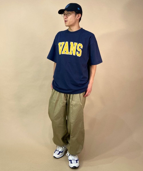 VANS（バンズ）の「【ムラサキスポーツ別注】VANS/バンズ カレッジロゴT ロゴプリント/ルーズシルエット アメカジ風 クルーネックTシャツ/M VANS Logo Big TEE/123R1010623（Tシャツ/カットソー・メンズ・グレー/ネイビー/ホワイト・L/XL/M）」の19枚目の写真