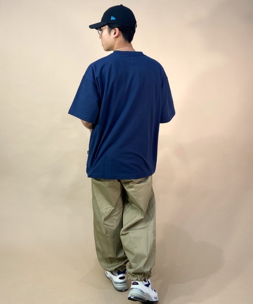 VANS（バンズ）の「【ムラサキスポーツ別注】VANS/バンズ カレッジロゴT ロゴプリント/ルーズシルエット アメカジ風 クルーネックTシャツ/M VANS Logo Big TEE/123R1010623（Tシャツ/カットソー・メンズ・グレー/ネイビー/ホワイト・L/XL/M）」の20枚目の写真