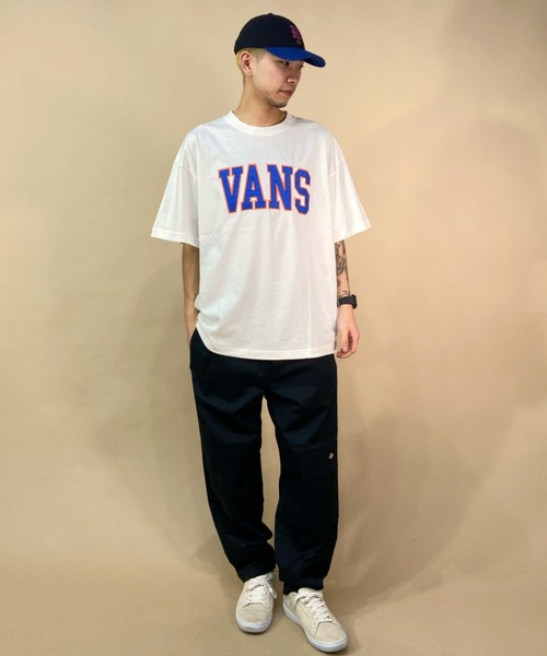 VANS（バンズ）の「【ムラサキスポーツ別注】VANS/バンズ カレッジロゴT ロゴプリント/ルーズシルエット アメカジ風 クルーネックTシャツ/M VANS Logo Big TEE/123R1010623（Tシャツ/カットソー・メンズ・グレー/ネイビー/ホワイト・L/XL/M）」の7枚目の写真