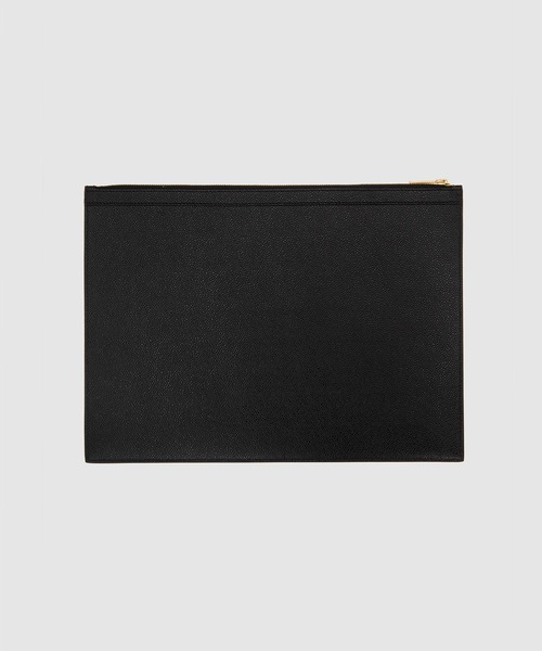 THOM BROWNE（トムブラウン）の「LARGE ZIPPER LAPTOP HOLDER (39X28CM