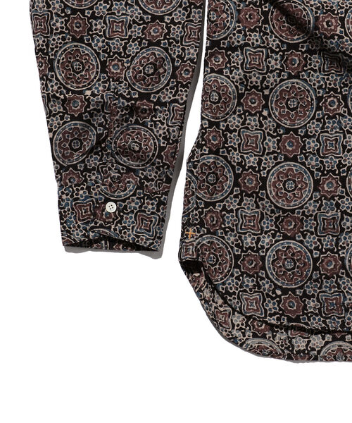 BEAMS PLUS（ビームスプラス）の「BEAMS PLUS / アジュラック プリント バンドカラー プルオーバー シャツ（シャツ/ブラウス・メンズ・ブルー/ブラック・L/M/S）」の9枚目の写真