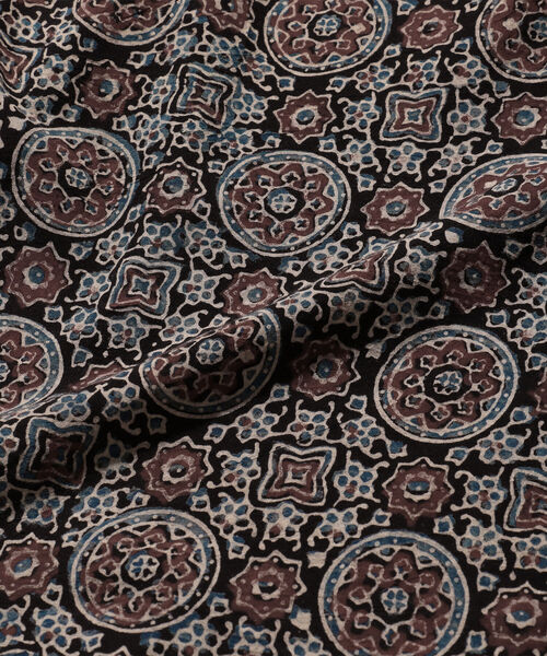 BEAMS PLUS（ビームスプラス）の「BEAMS PLUS / アジュラック プリント バンドカラー プルオーバー シャツ（シャツ/ブラウス・メンズ・ブルー/ブラック・L/M/S）」の10枚目の写真