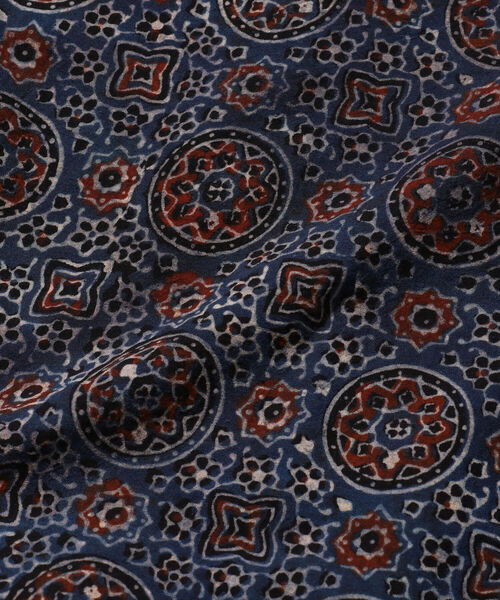 BEAMS PLUS（ビームスプラス）の「BEAMS PLUS / アジュラック プリント バンドカラー プルオーバー シャツ（シャツ/ブラウス・メンズ・ブルー/ブラック・L/M/S）」の15枚目の写真