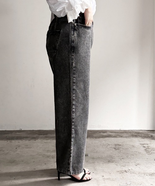 COMMON WARE（コモンウェアー）の「COMMONWARE:12ozデニムバギーパンツ（デニムパンツ・レディース・ブラック/ケミカルウォッシュ/ブラック系/ライトインディゴブルー/インディゴブルー・L/XL/M）」の11枚目の写真