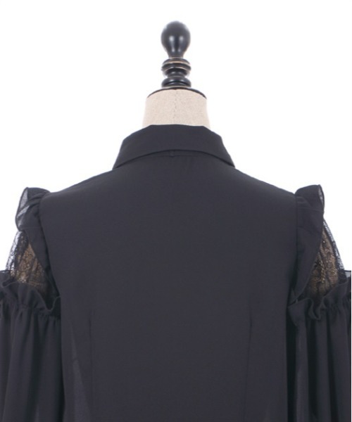 axes femme POETIQUE（アクシーズファムポエティック）の「肩レースデザインフリルブラウス（シャツ/ブラウス・レディース・サックスブルー系/キナリ/ブラック・MEDIUM）」の6枚目の写真