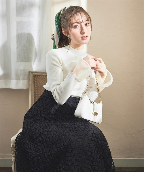 SWINGLE（スウィングル）の「シアー切替スリーブハイネック