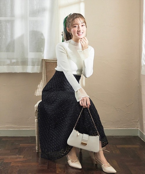 SWINGLE（スウィングル）の「シアー切替スリーブハイネック