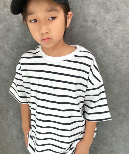 THE CASUAL（カジュアル）の「ボーダーBIGシルエット 半袖T（Tシャツ/カットソー・キッズ・ネイビー/チャコール/ベージュ/グレー系その他/ホワイト×ブラック/ダークグリーン/サックスブルー/グレー系その他2/ホワイト×グリーン/オフホワイト/ネイビー系/ホワイト×ネイビー・120cm/140cm/150cm/160cm/130cm/110cm）」の3枚目の写真