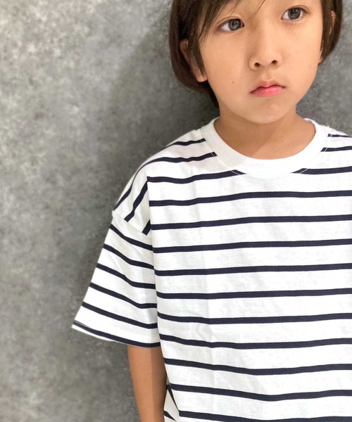 THE CASUAL（カジュアル）の「ボーダーBIGシルエット 半袖T（Tシャツ/カットソー・キッズ・ネイビー/チャコール/ベージュ/グレー系その他/ホワイト×ブラック/ダークグリーン/サックスブルー/グレー系その他2/ホワイト×グリーン/オフホワイト/ネイビー系/ホワイト×ネイビー・120cm/140cm/150cm/160cm/130cm/110cm）」の4枚目の写真