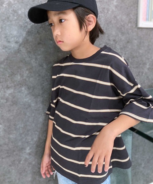 THE CASUAL（カジュアル）の「ボーダーBIGシルエット 半袖T（Tシャツ/カットソー・キッズ・ネイビー/チャコール/ベージュ/グレー系その他/ホワイト×ブラック/ダークグリーン/サックスブルー/グレー系その他2/ホワイト×グリーン/オフホワイト/ネイビー系/ホワイト×ネイビー・120cm/140cm/150cm/160cm/130cm/110cm）」の6枚目の写真